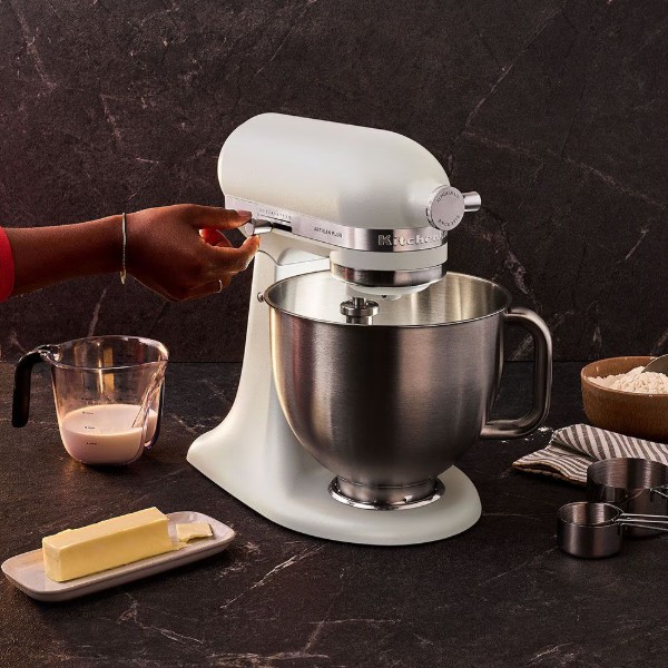 Фото - Планетарный миксер KitchenAid Artisan Plus 4.7 л (5KSM50PKVEPL)